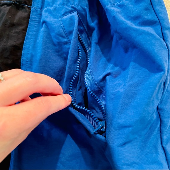 Reebok Vintage Blue and Black Windbreaker Women’s Size Small (1) - Picture 5 of 10